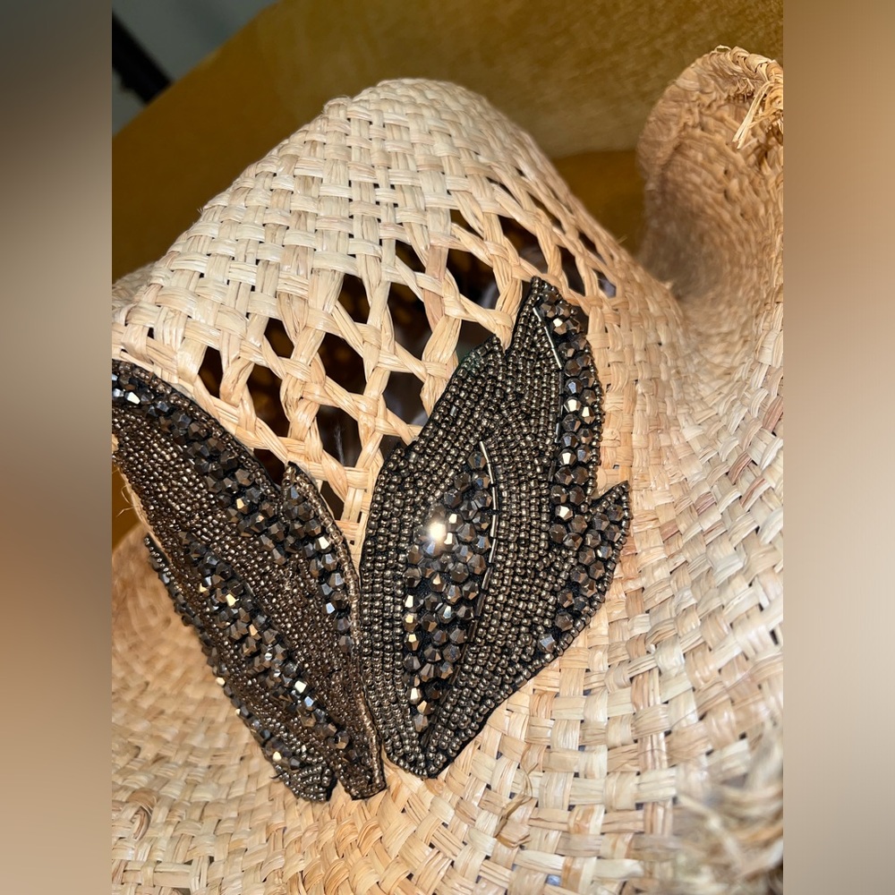 Buckle embodied hat. Vintage/ distressed.